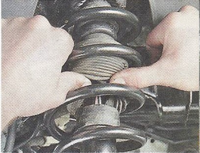 Проверяем амортизатор на герметичность Nissan Primera