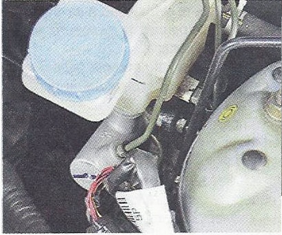 Бачок главного тормозного цилиндра Nissan Primera