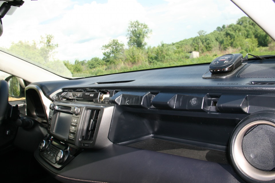 Передняя панель без декоративной накладки Toyota RAV4