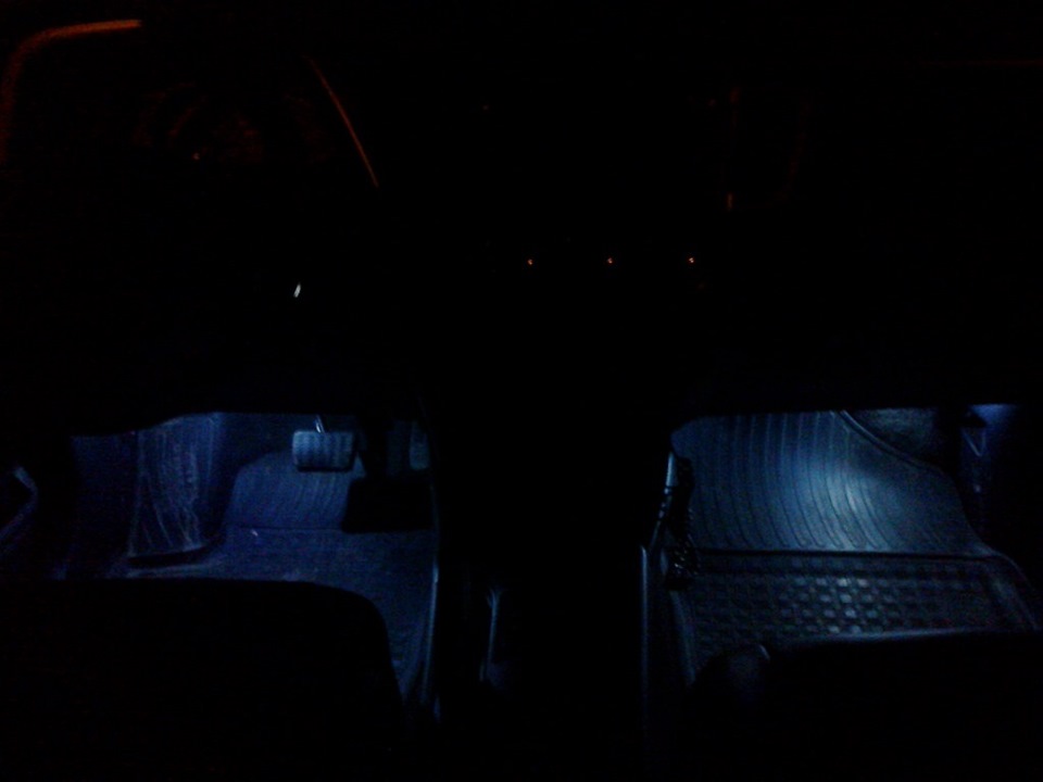 Подсветка ног Toyota RAV4