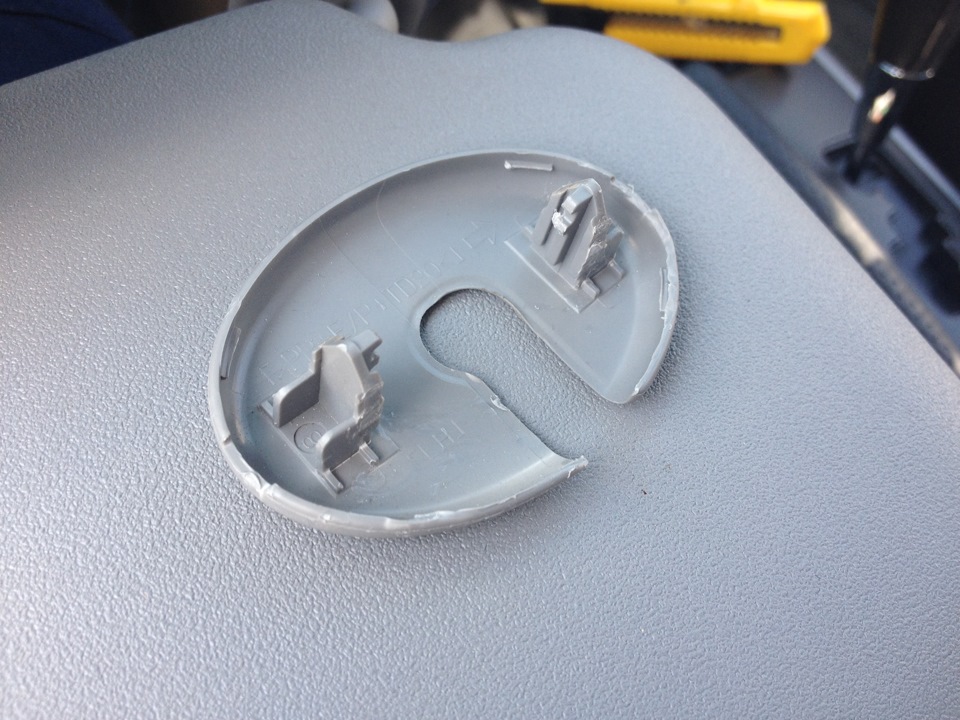Крышка основного крепления солнцезащитного козырька Toyota RAV4