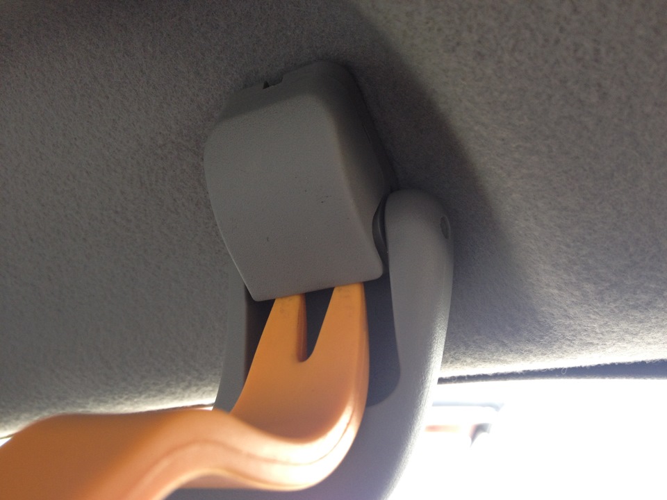 Снятие заглушки дверных ручек Toyota RAV4