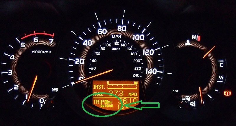 Переключение показателя пробега бортового компьютера TRIP A Toyota RAV4