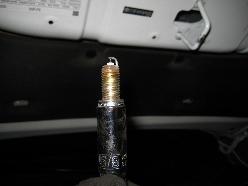 Свеча зажигания Toyota RAV4