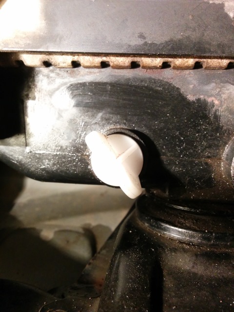 Пробка слива охлаждающей жидкости из радиатора Toyota RAV4