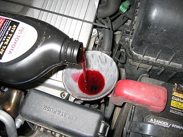 Доливка трансмиссионного масла в АКПП Toyota RAV4