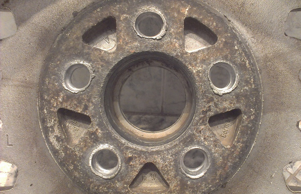 Разбиты отверстия в колесном диске Toyota RAV4