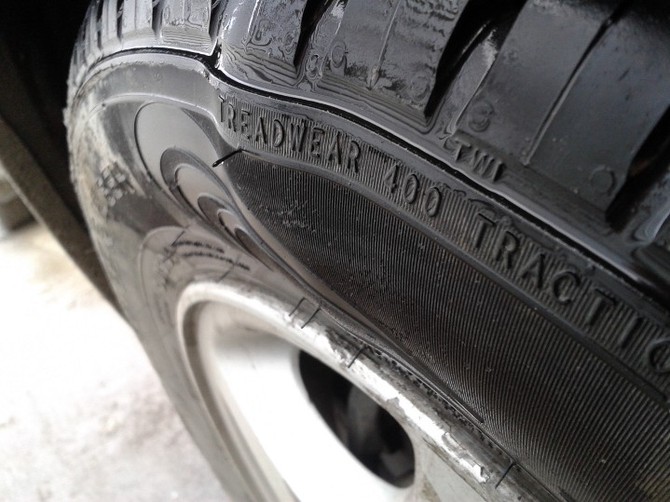 Вздутие шины колеса Toyota RAV4