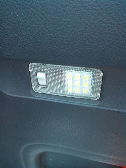 Плафон двери багажника Toyota RAV4