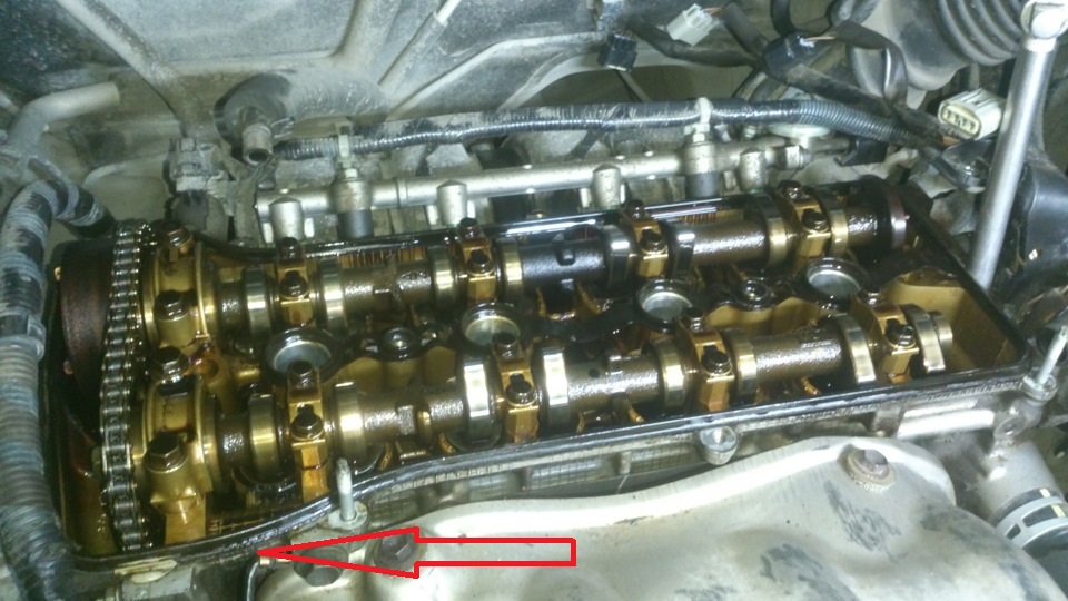 Подтеки масла на блоке цилиндров двигателя Toyota RAV4
