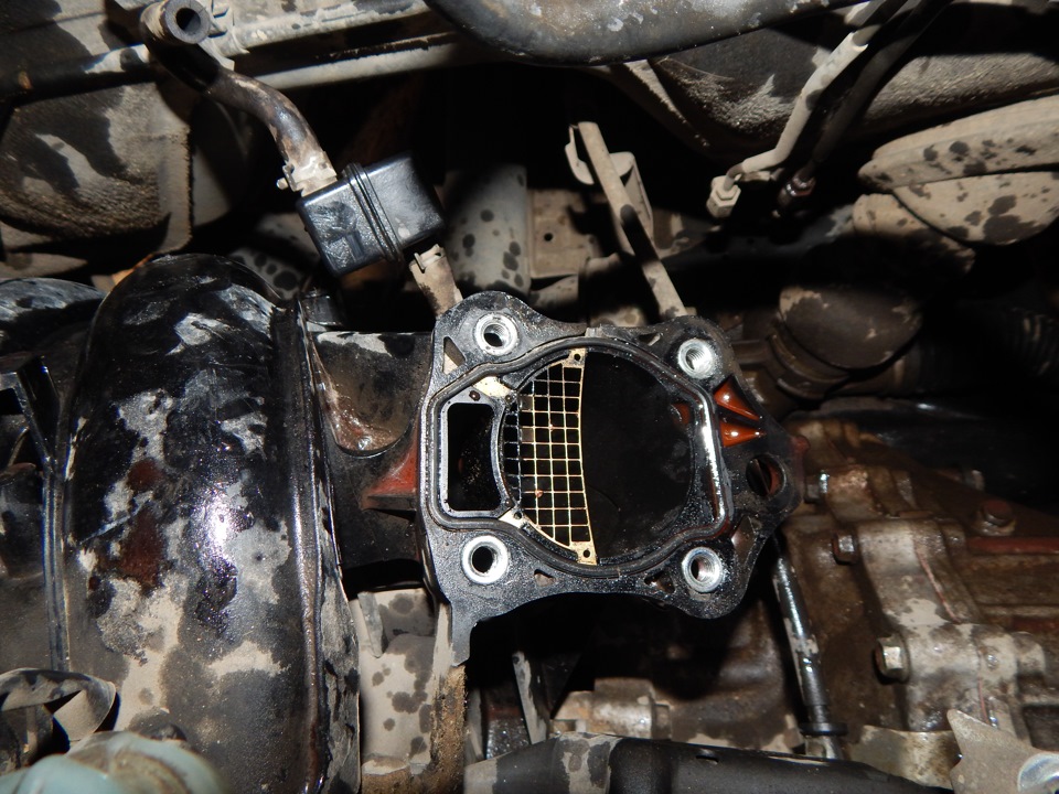 Загрязненный дроссель двигателя Toyota RAV4
