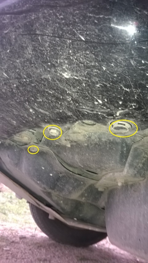 Крепления передней части подкрылка в Toyota RAV4