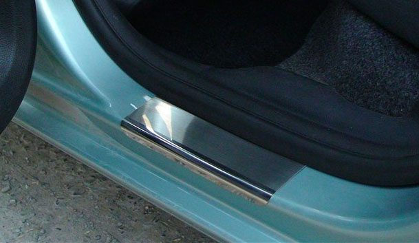 Накладки для порога заденй двери в виде пленки автомобиля Skoda Fabia
