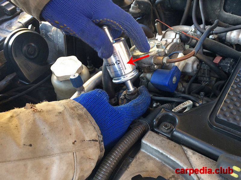 Стрелка газового фильтра тонкой очистки на автомобиле Mitsubishi Galant 9 2007 