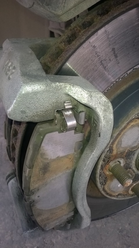 Детали тормозного суппорта переднего колеса Toyota RAV4