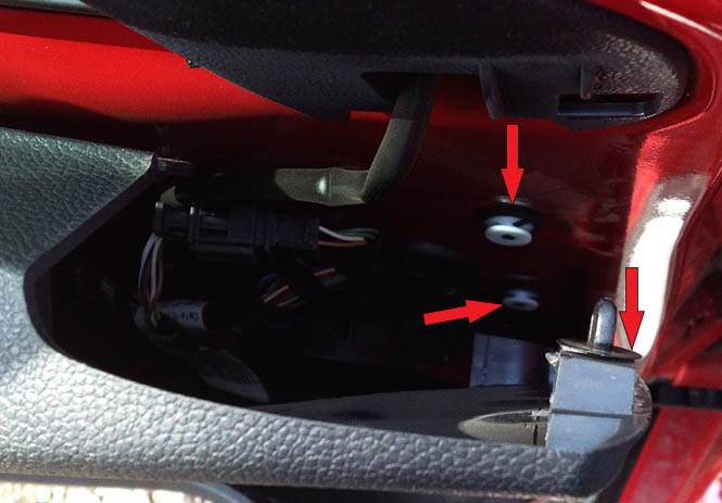 Клипсы, удерживающие обшивку передней двери автомобиля Skoda Fabia II 