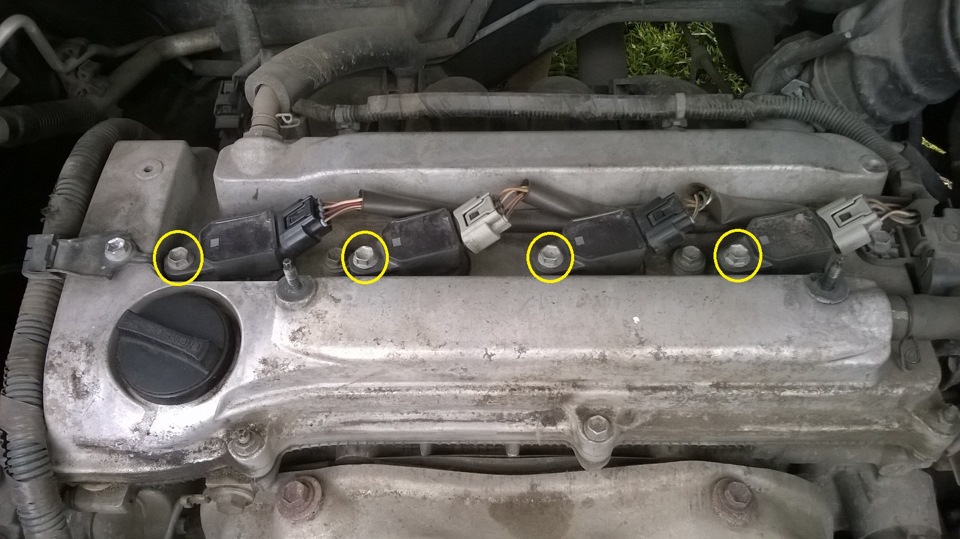 Болты крепления катушек зажигания двигателя Toyota RAV4