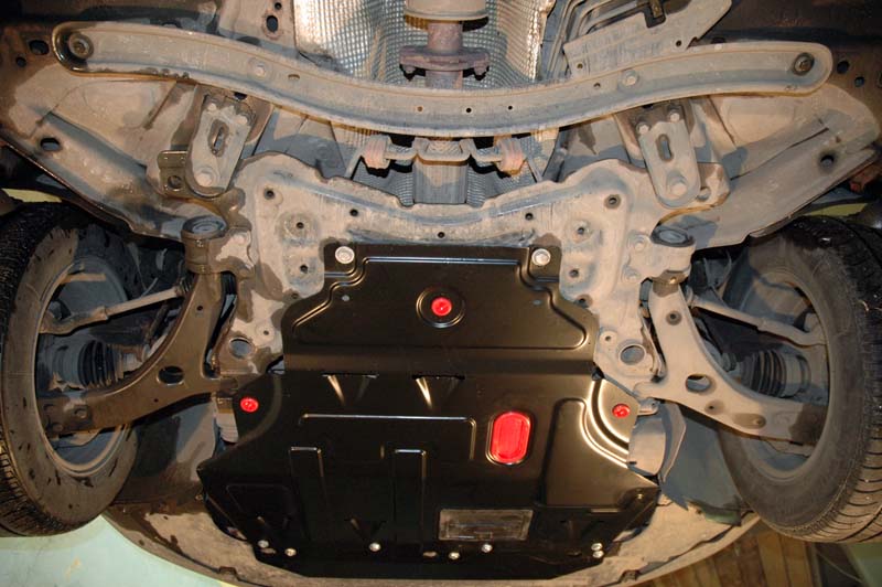 Снятие защиты двигателя автомобиля Ford Focus 2