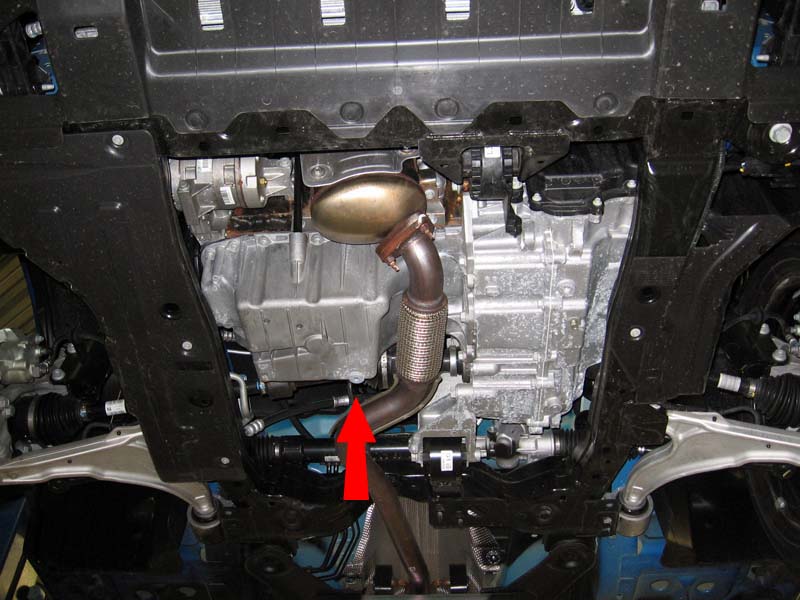 Расположение сливной пробки масла двигателя на автомобиле Chevrolet Cruze J300 2008-2016