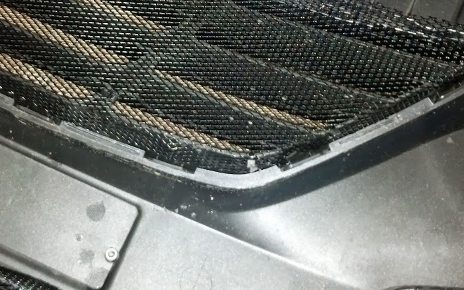 Измерять сетку в решетку радиатора на автомобиле Hyundai ix35