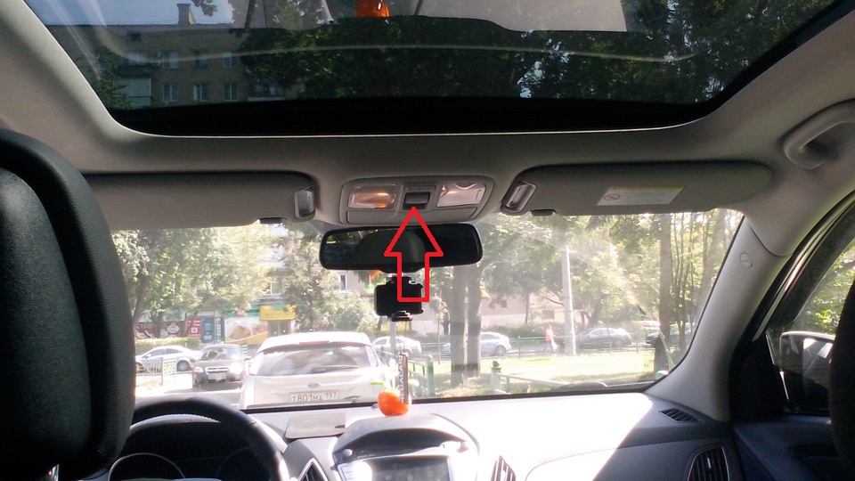 Кнопка открывания люка на автомобиле Hyundai ix35