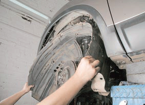 Снятие подкрылка перднего колеса Nissan Qashqai
