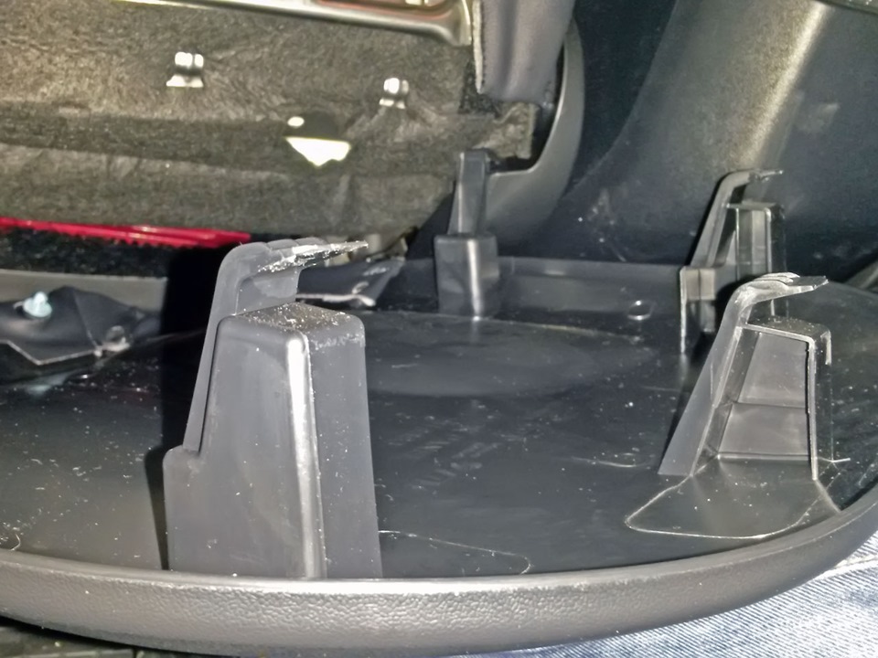 Верхние фиксаторы спинки водительского сиденья на автомобиле Hyudnai ix35
