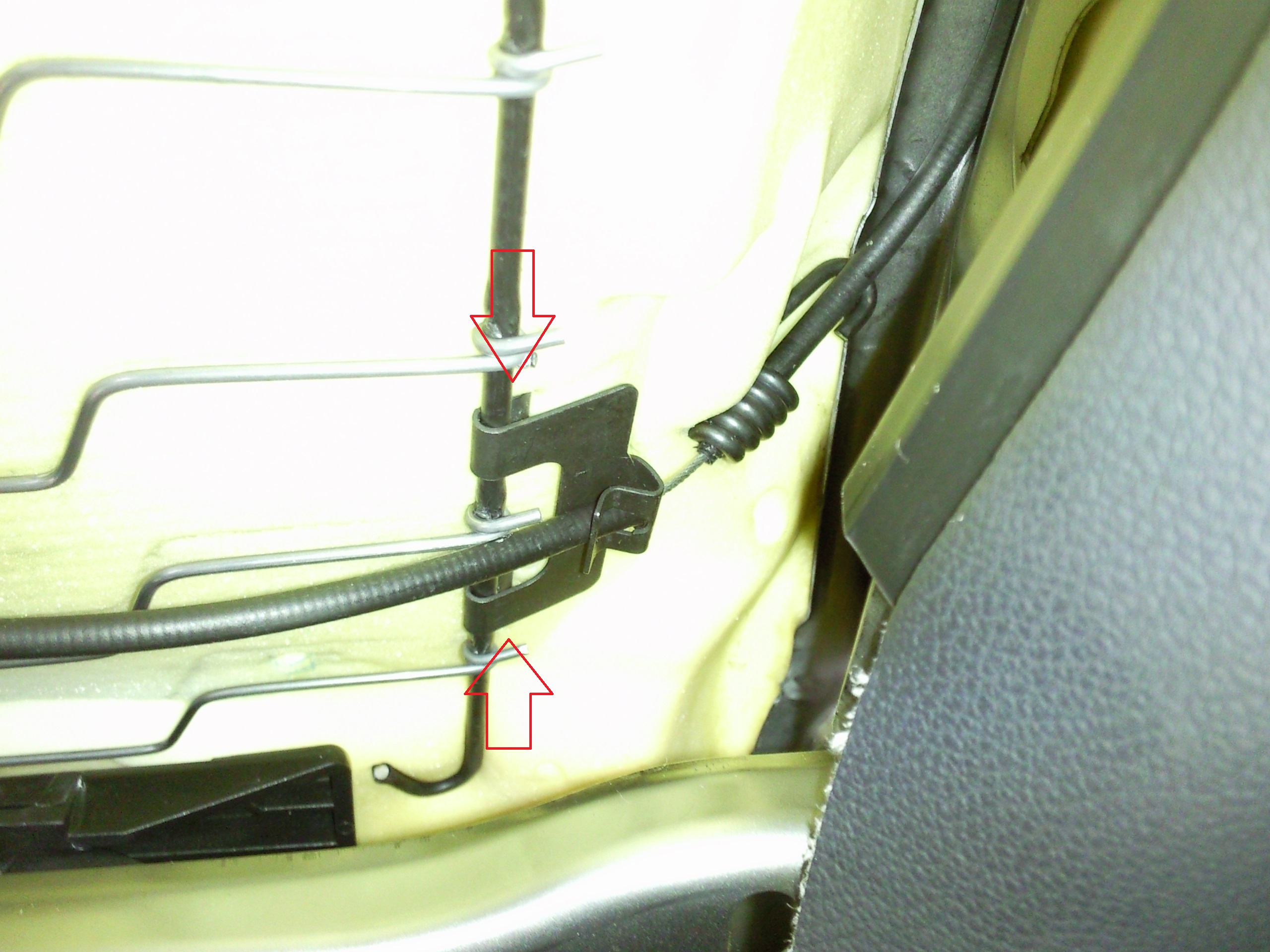 Крепления упора поясницы водительского сиденья на автомобиле Hyundai ix35