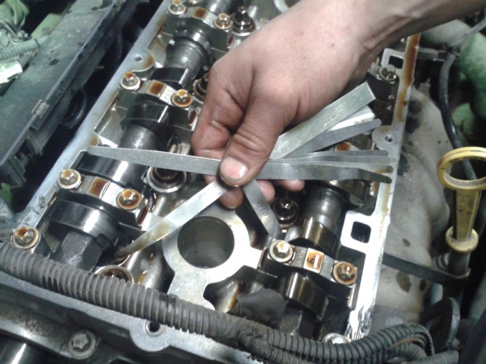 Измерять зазоры клапанов на автомобиле Chevrolet Cruze J300 2008-2016