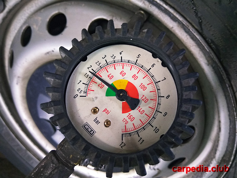 Проверьте давления в колесе Renault Trafic II 2001 - 2016