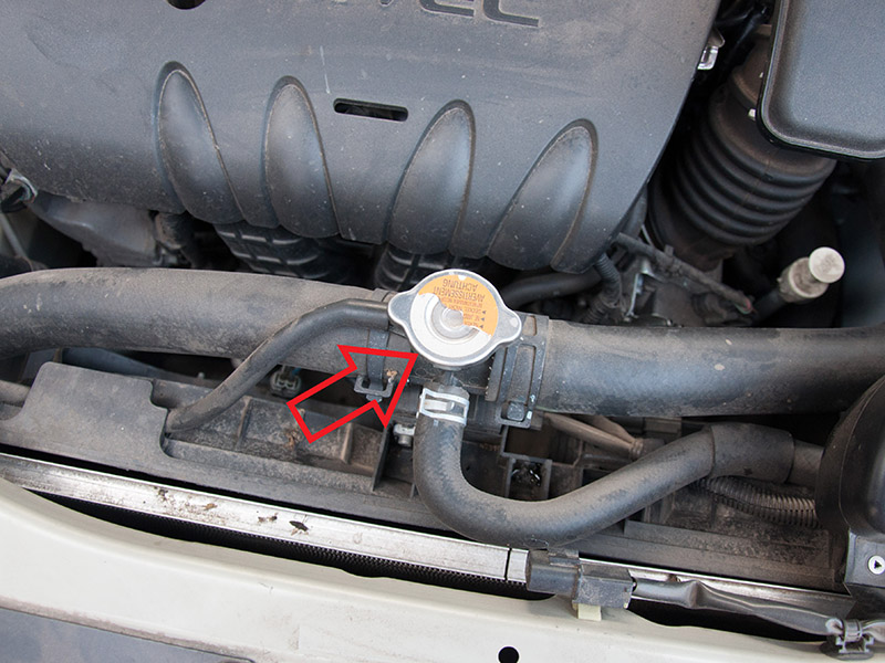 Крышка радиатора системы охлаждения двигателя Mitsubishi Outlander XL II 2007 - 2012