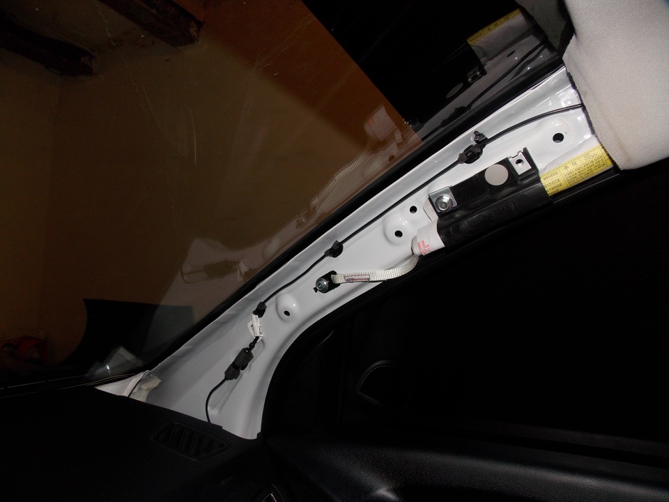 Передняя стойка кузова без накладки на автомобиле Hyundai ix35