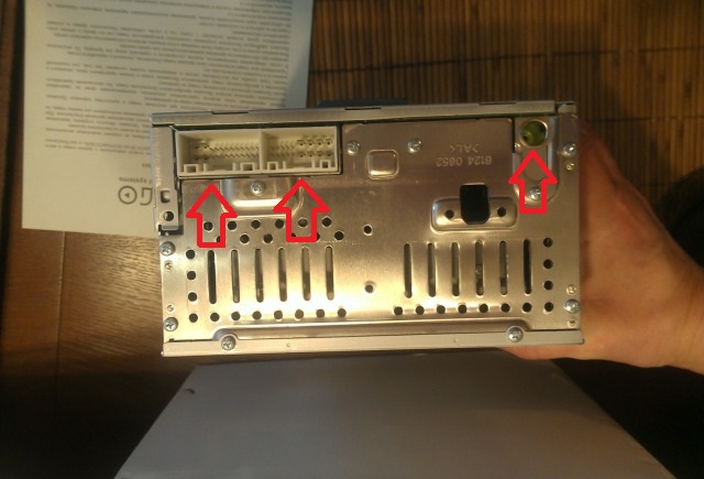 Расположение разъемов для колодок, и антенны на магнитоле на автомобиле Hyundai ix35