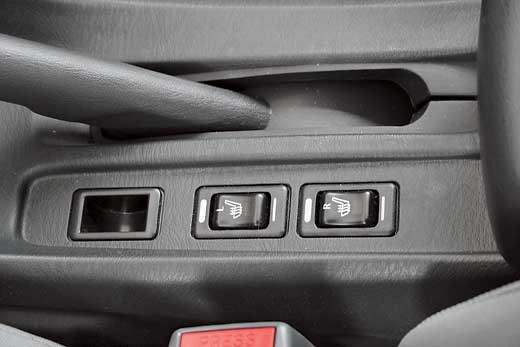 Кнопки включения обогрева сидений Nissan Almera Classic