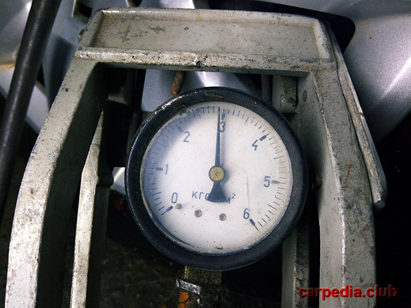 Проверка давления воздуха в шине Citroen Berlingo II