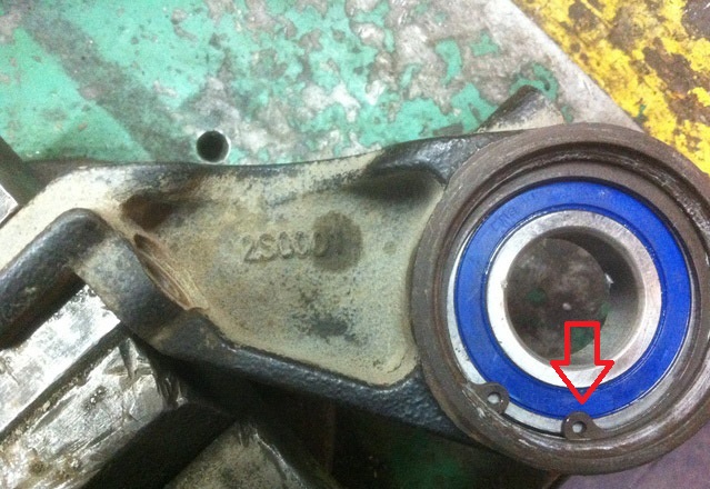 Установить стопорное кольцо подшипника промежуточного вала на автомобиле Hyundai ix35