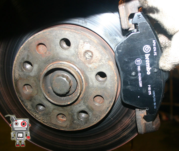 Установка колодки тормозного дискового механизма Volkswagen Passat B6 2005-2010