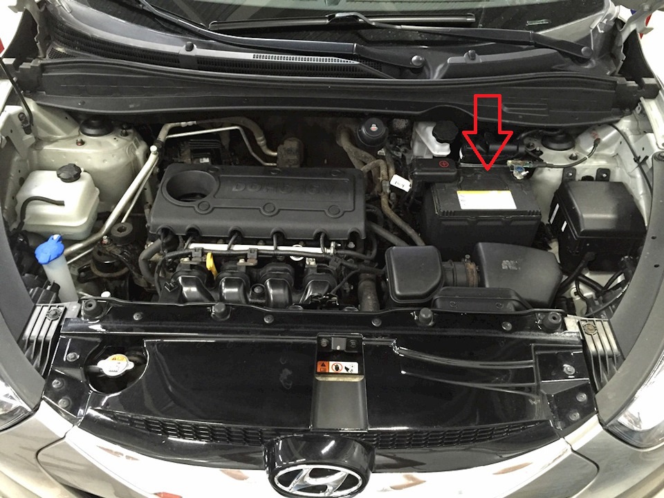 Расположение аккумуляторной батареи на автомобиле Hyundai ix35