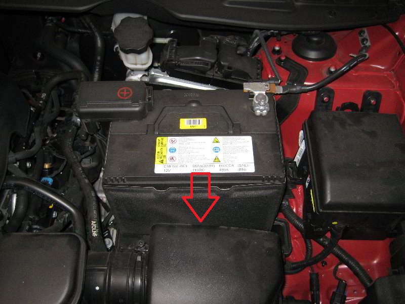 Расположение болта крепления АКБ на автомобиле Hyundai ix35