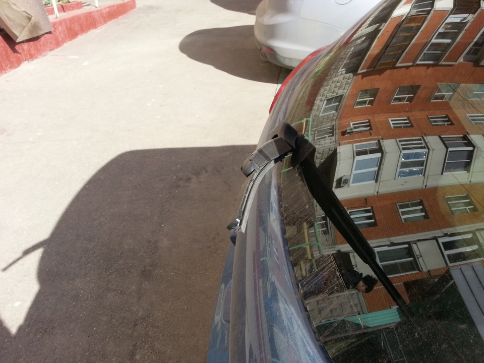 Снять щетку заднего дворника на автомобиле Hyundai ix35