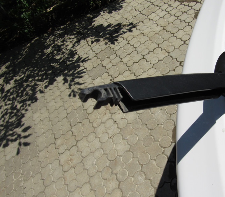 Фиксатор щетки заднего дворника на автомобиле Hyundai ix35