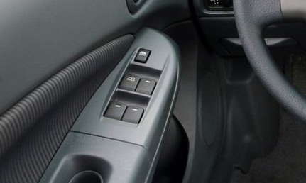Кнопки управления электростеклоподъемниками Nissan Almera Classic
