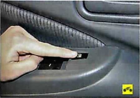 Кнопка блокировки электростеклоподъемников дверей пассажиров Nissan Almera Classic