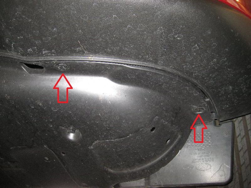 Расположение клипс крепления крышки противотуманной фары на автомобиле Hyundai Tucson 2014