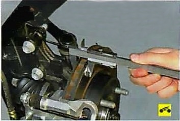 Зачистка передних дисковых тормозных механизмов Nissan Almera Classic