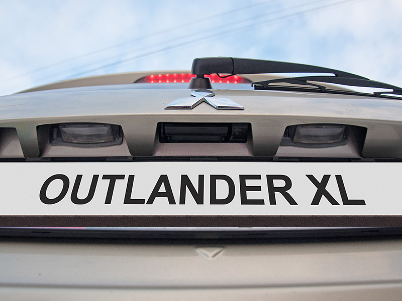 Фонари освещения номерного знака Mitsubishi Outlander XL