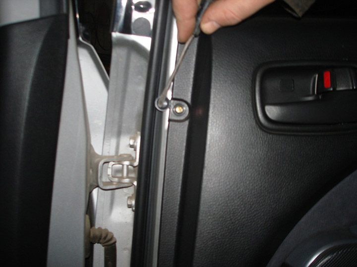 Винт крепления обшивки задней двери Mitsubishi Outlander I 2003 - 2008