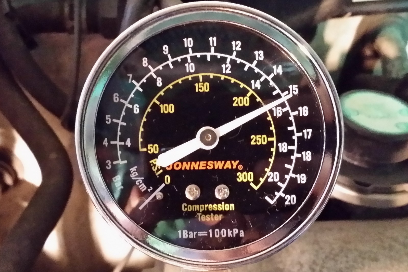 Показания компрессометра в цилиндре двигателя Toyota RAV4