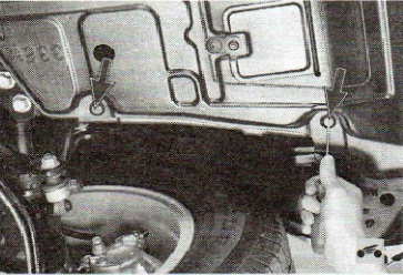 Фиксаторы крепления переднего нижнего брызговика двигателя Toyota RAV4