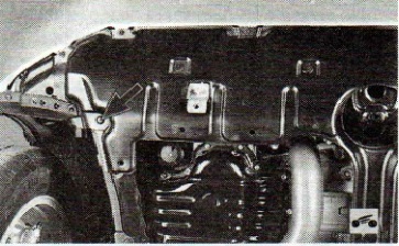 Фиксатор крепления переднего нижнего брызговика двигателя к правому боковому брызговику Toyota RAV4